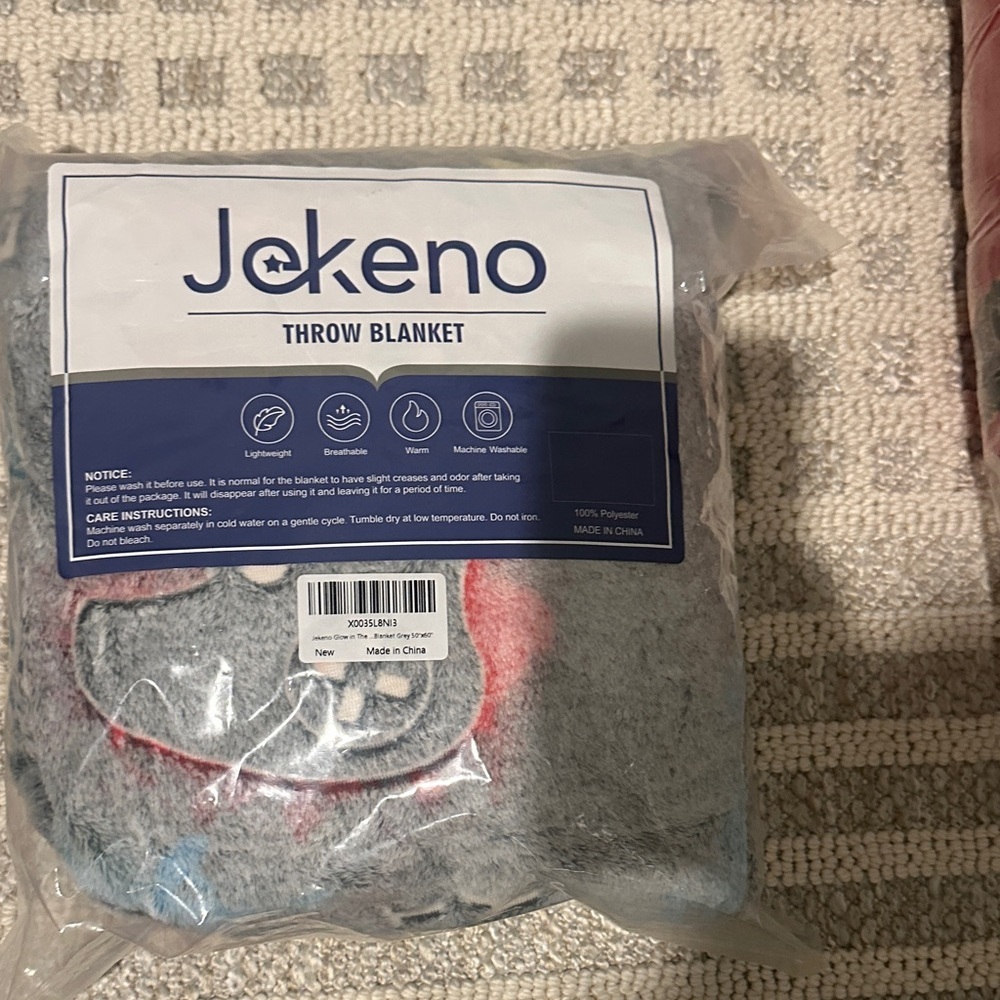 Jokeno Glow in the dark Gamer Throw Blanket - Picture 2 of 2